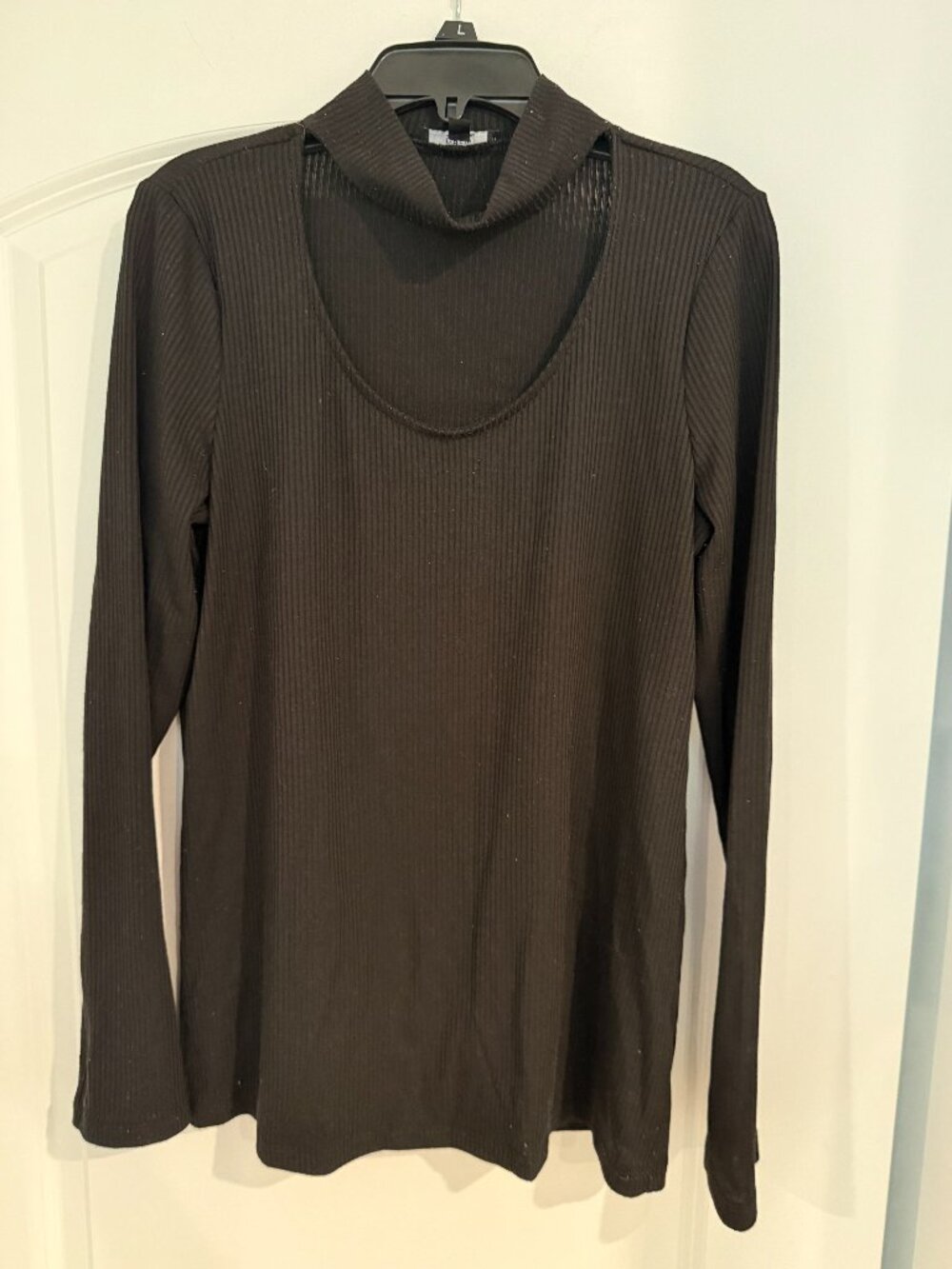 Drew Black Ribbed Keyhole Mock-Choker Top | Size M